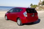 Toyota Prius V 2011 года